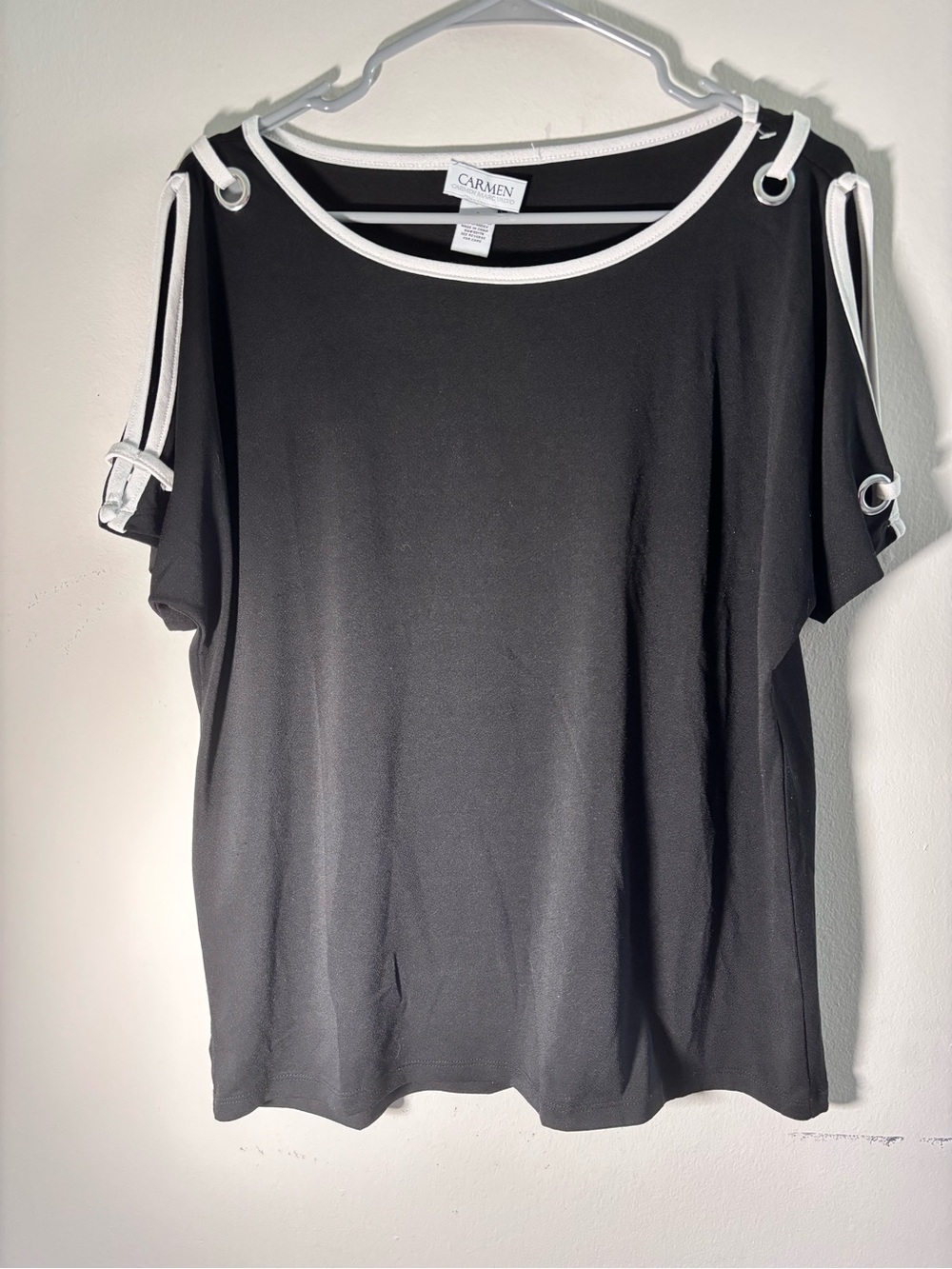 Carmen Marc Valvo Black Short-Sleeve Top with White Trim and Grommet Straps